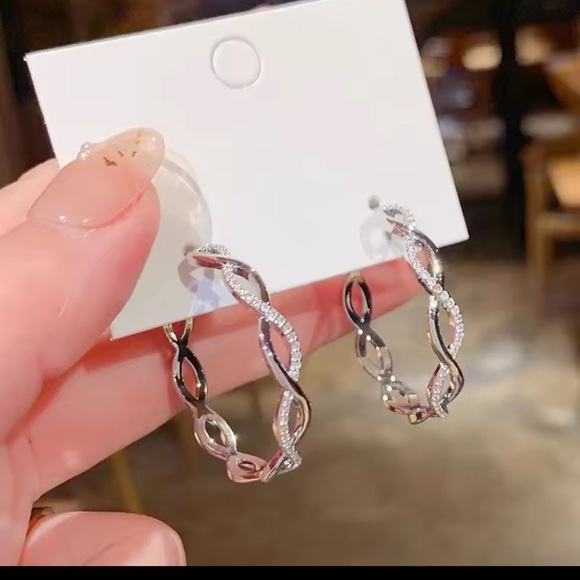 Twisted Dazzle Hoop Silver Earrings Zirconia - Picture 1 of 3